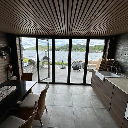 Apartamento Large With Pier House And Private Risør
