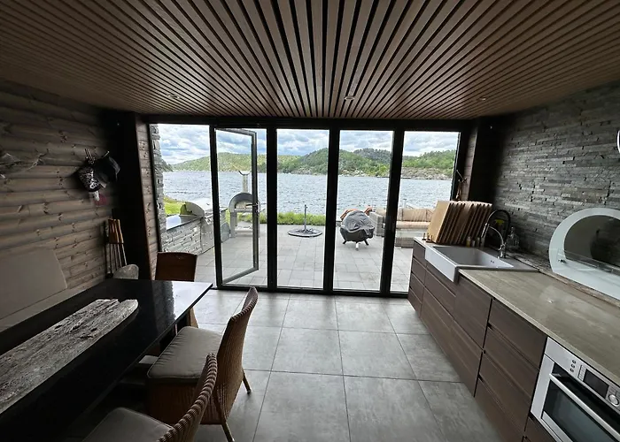 Apartamento Large With Pier House And Private Risør